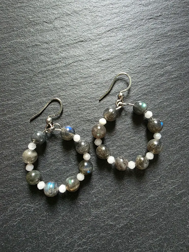 Boucle d'oreilles Créole en Labradorite noir et Pierre de Lune 🌛