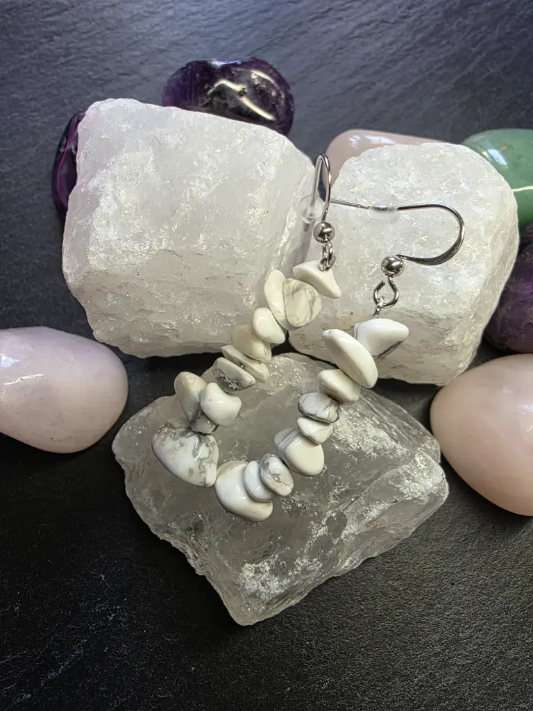 Boucle d'oreille "Elancée" en Howlite 🤍✨