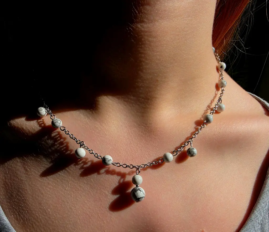 Collier unique en perle de Howlite 