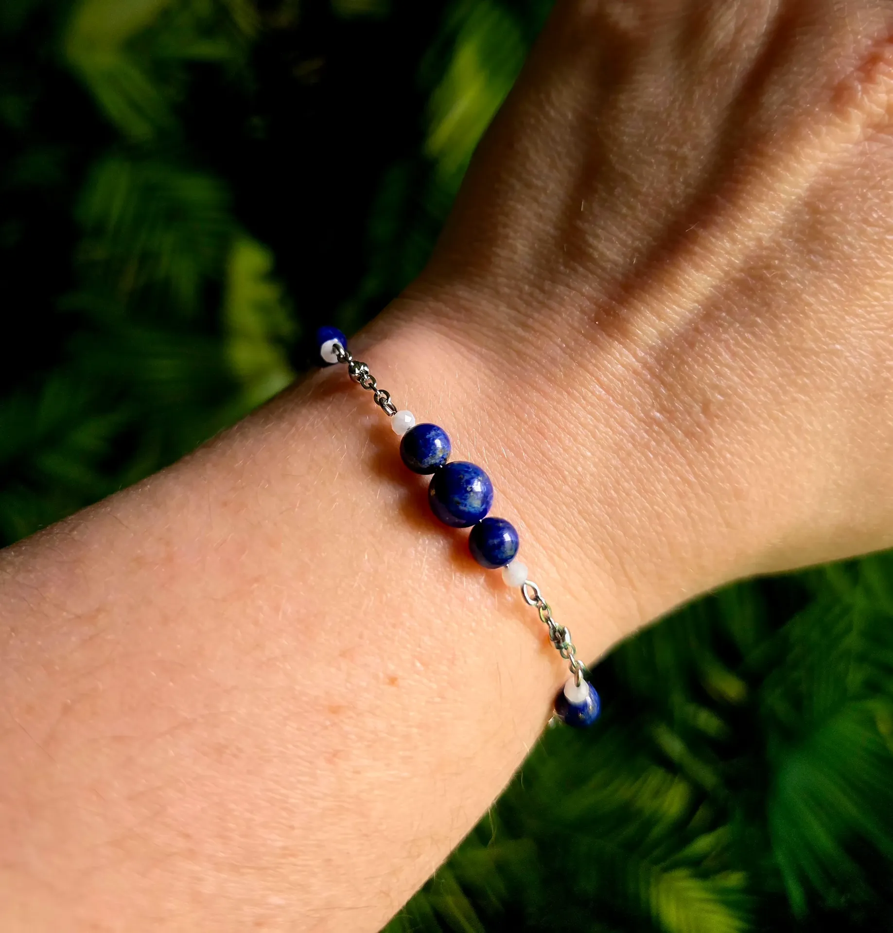 Bracelet "Ambrelune" en Lapis lazuli et pierre de lune blanche