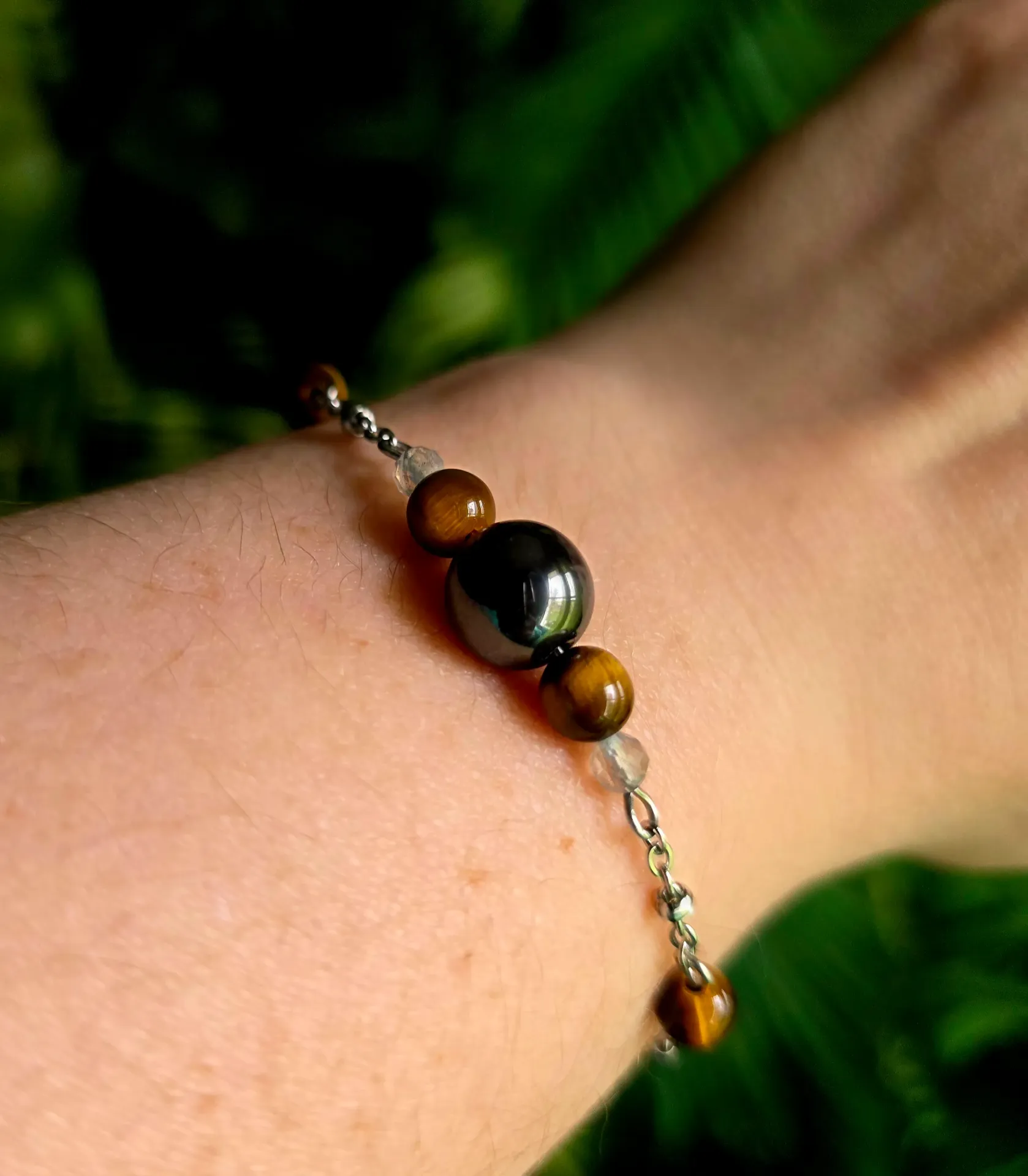 Bracelet "Ambrelune" en Hématite, œil de tigre et Labradorite