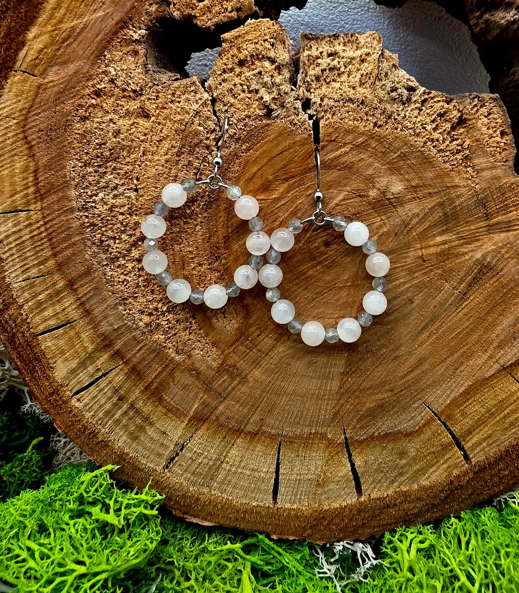 Créole en perle facetté de labradorite et perle de Quartz rose