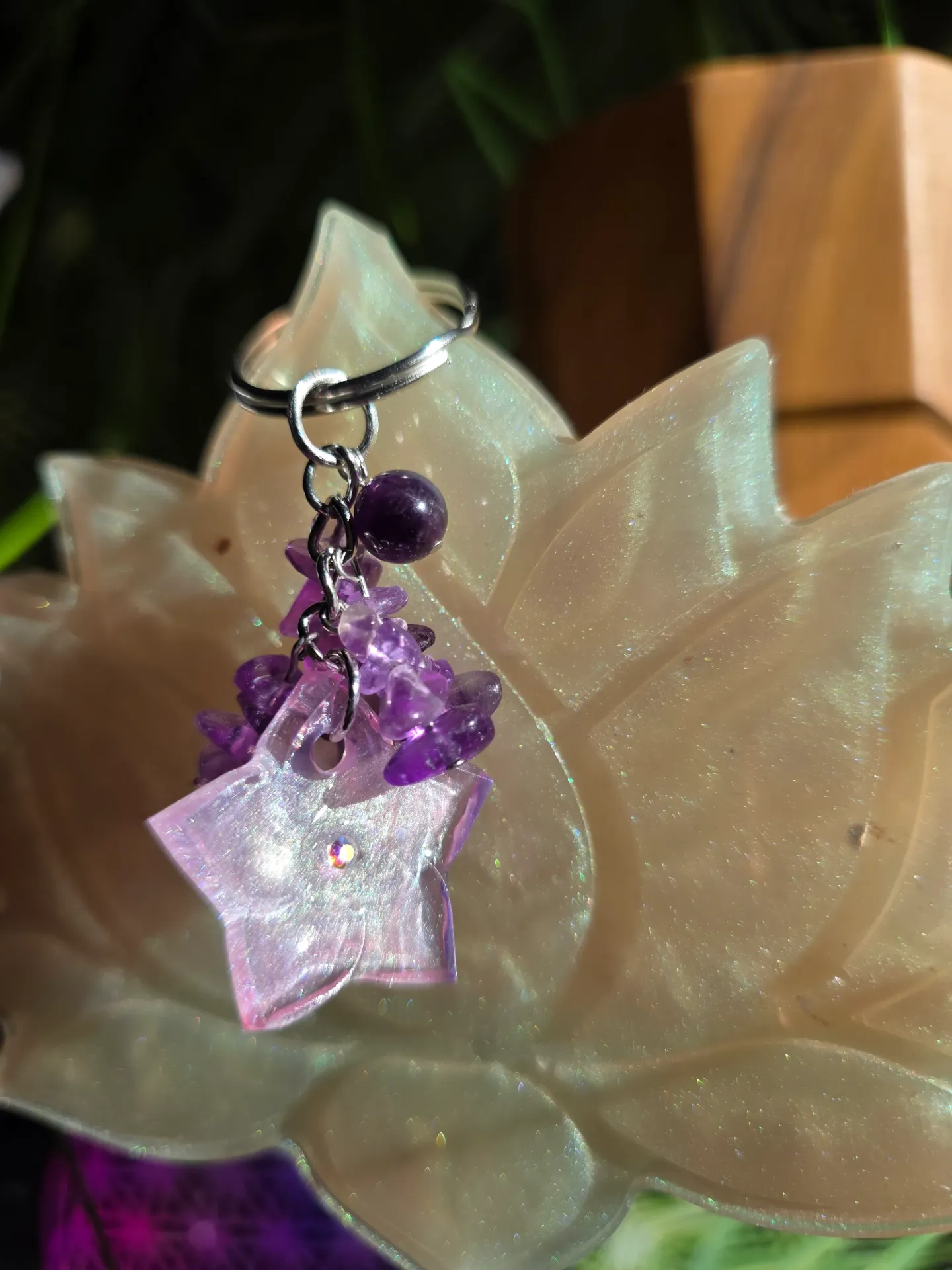 Porte clé phosphorescent fleur de cerisier, perles d'Améthyste