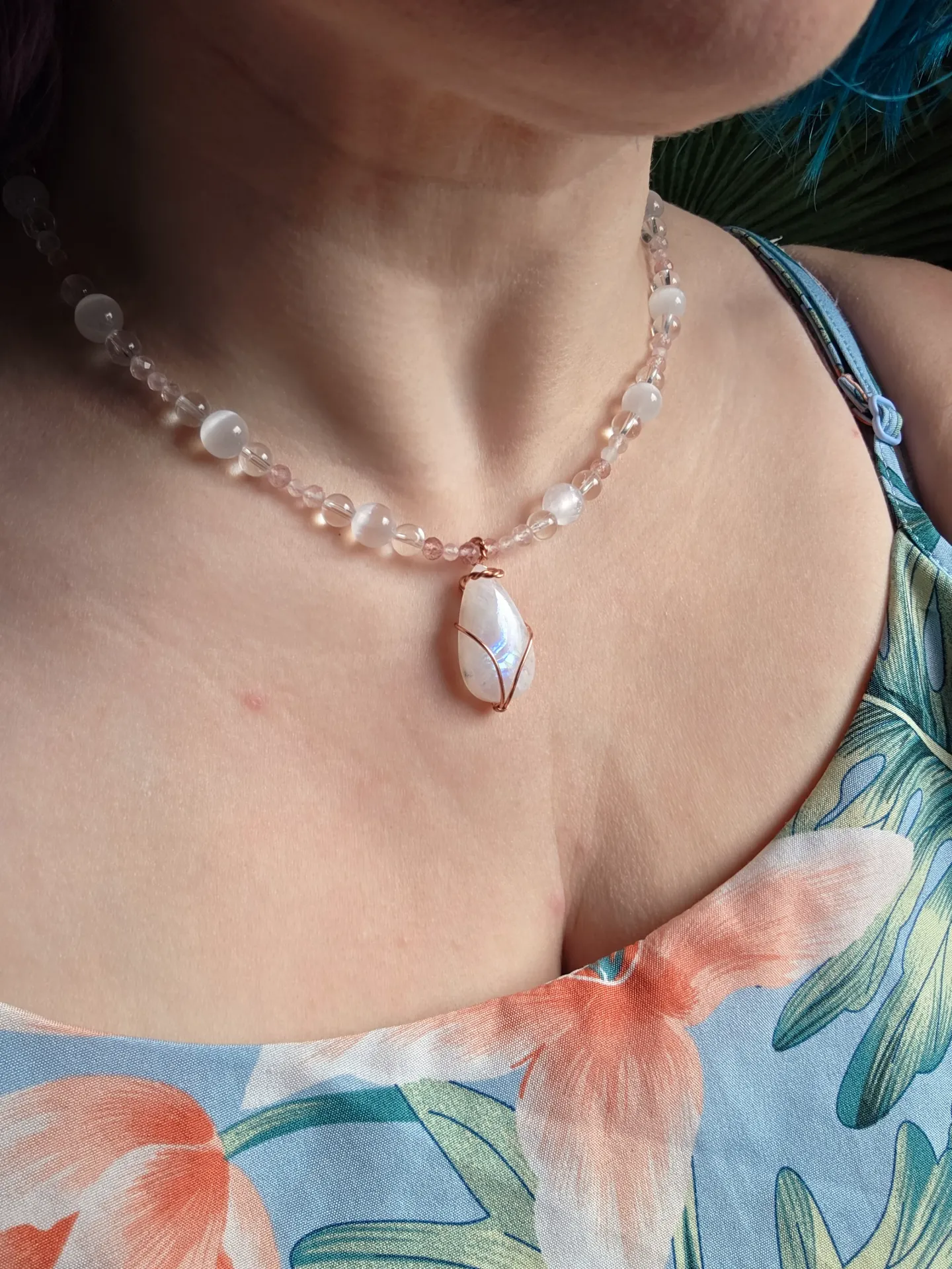 Collier "Lueur Angélique" – Péristérite, Sélénite, Quartz Fraise et rose & Cristal de Roche