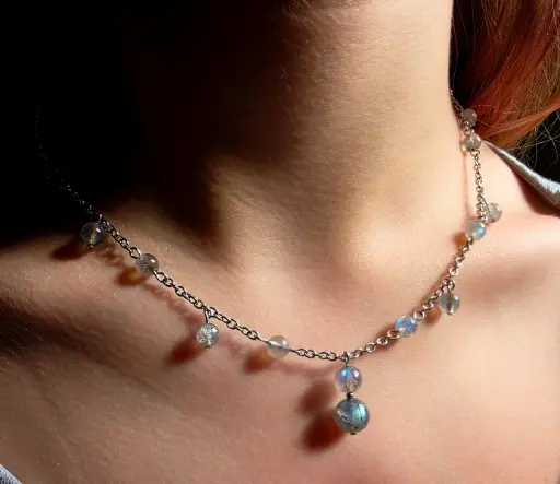 Collier unique en perle de Labradorite