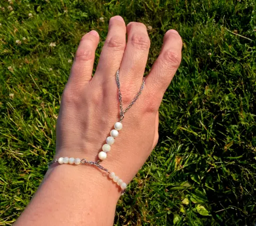 Bijoux de main en nacre