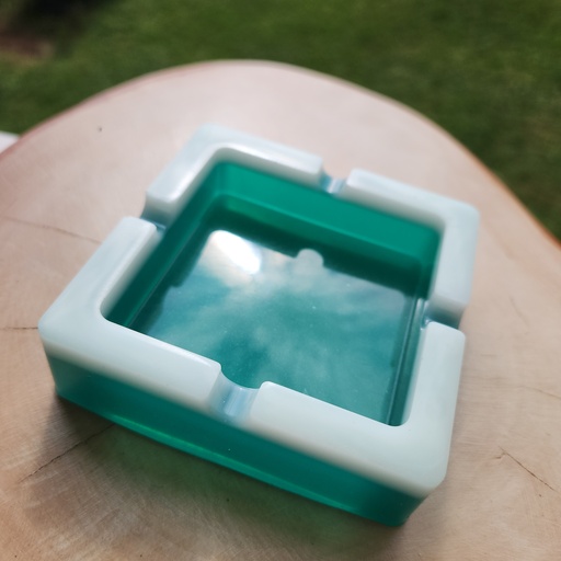 Cendrier blanc et vert émeraude